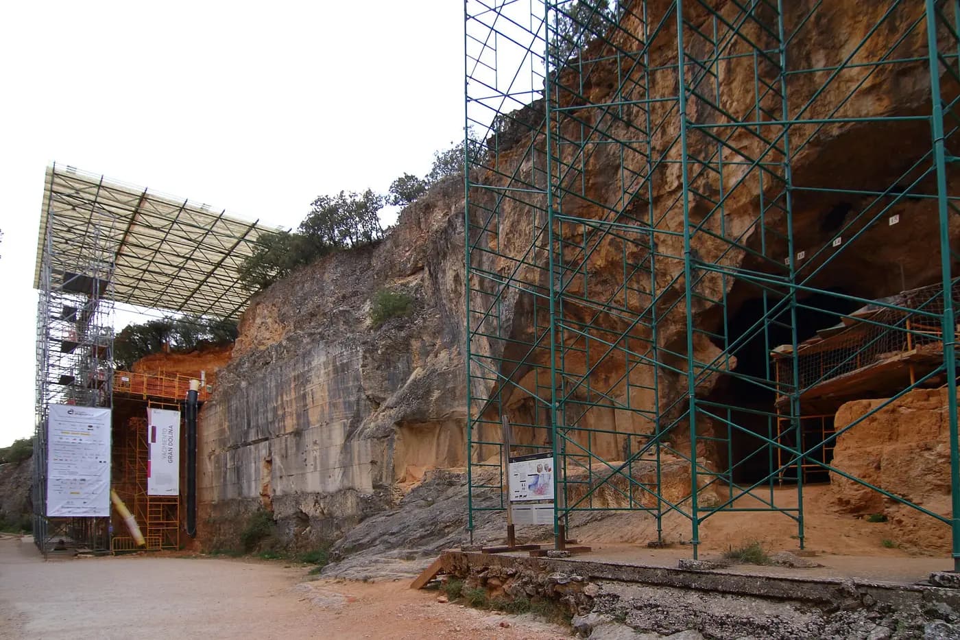 Scaffolding and a shelter over the Gran Dolina excavation in the Atapuerca railway trench