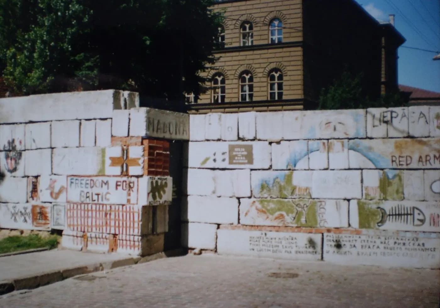 Concrete blocks covered in slogans form a barricade on Jēkaba Street near the Latvian parliament in 1991